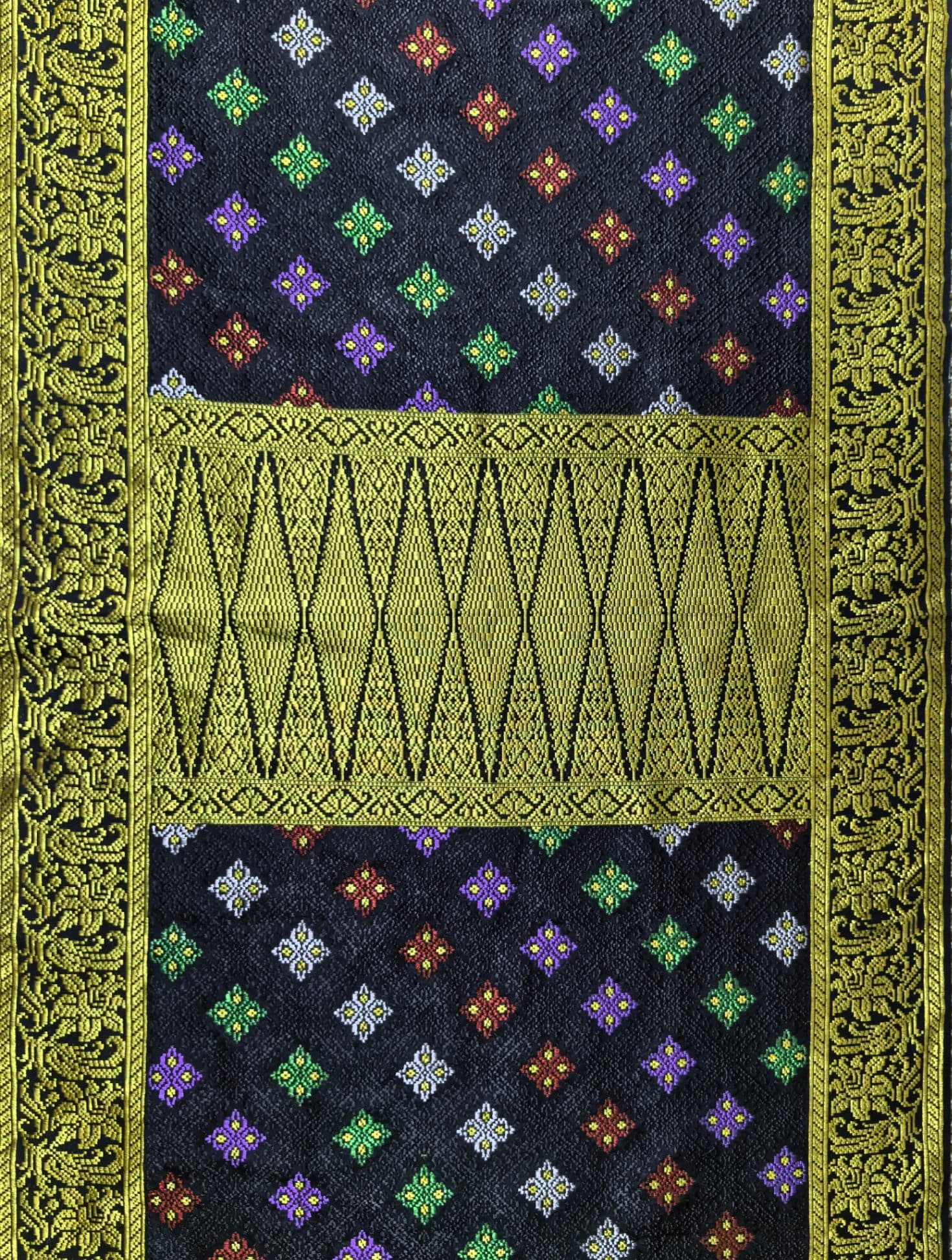 Kain Tenunan Brunei Sipugut - Gambar 1