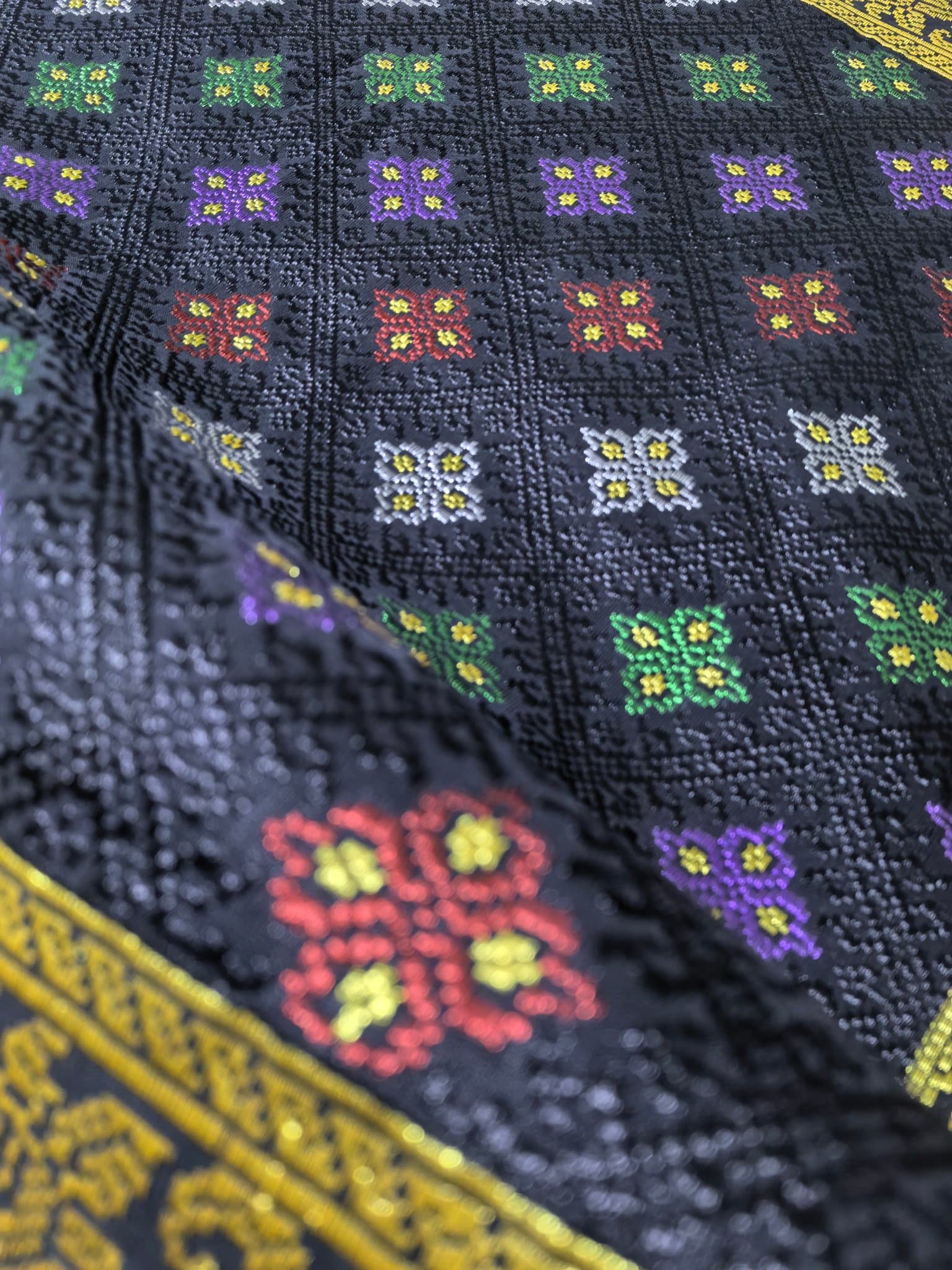 Kain Tenunan Brunei Sipugut - Gambar 2